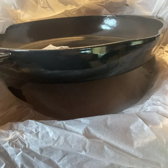 Tupperware Cast Iron Skillet - Rustic Black